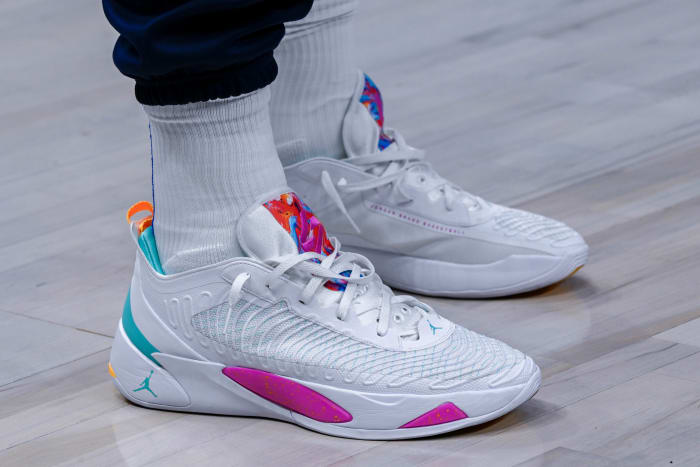 View of Luka Doncic's white and pink shoes.
